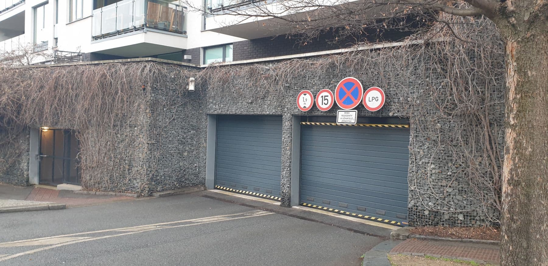 Pronájem garáže 20 m², Italská, Praha, Praha Pronájem garáže 20 m², Italská, Praha, Praha