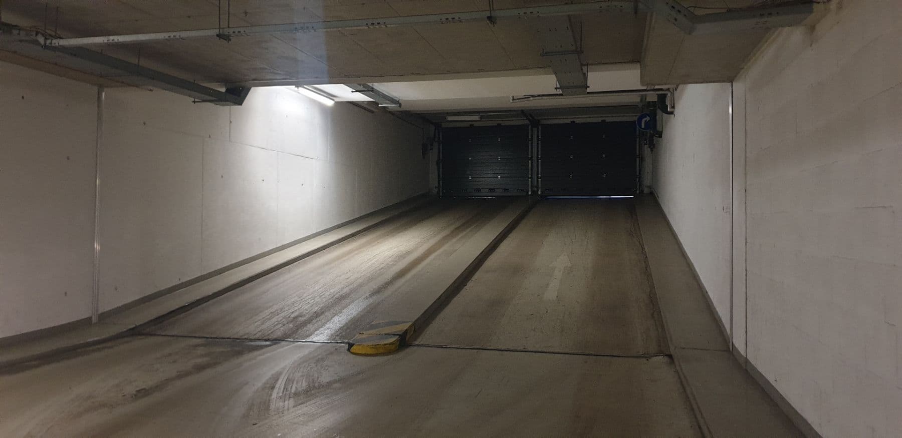 Pronájem garáže 20 m², Italská, Praha, Praha Pronájem garáže 20 m², Italská, Praha, Praha