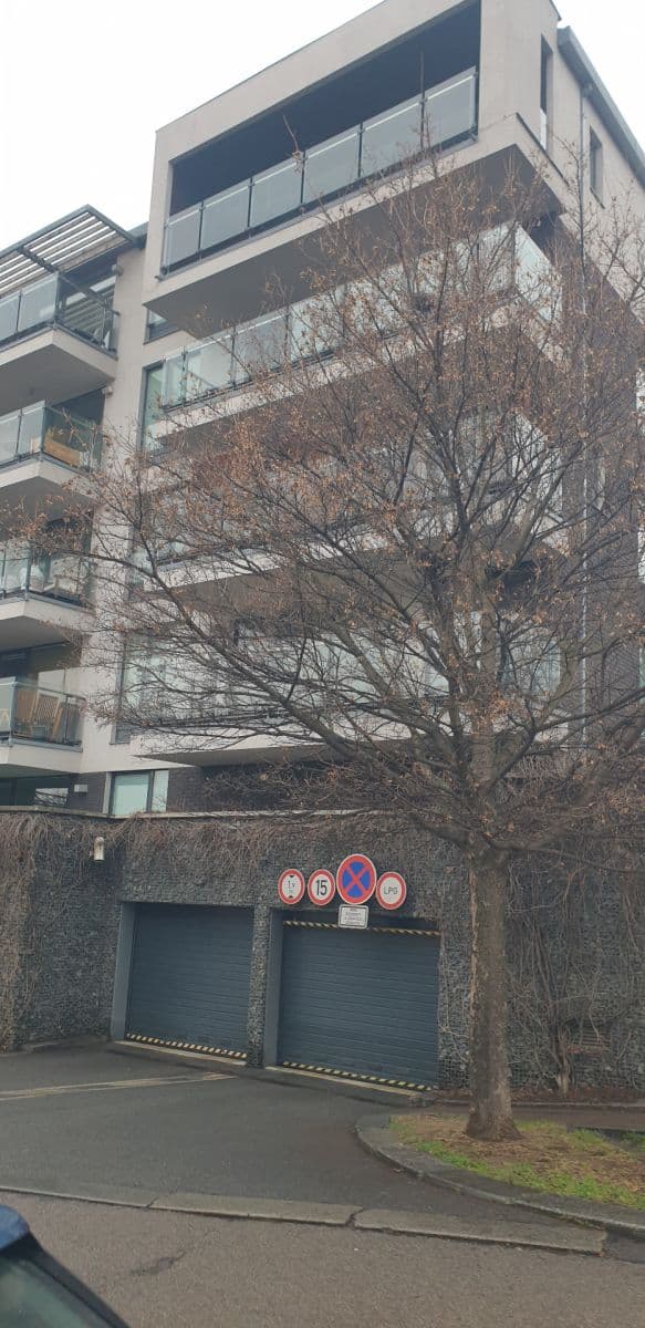 Pronájem garáže 20 m², Italská, Praha, Praha Pronájem garáže 20 m², Italská, Praha, Praha