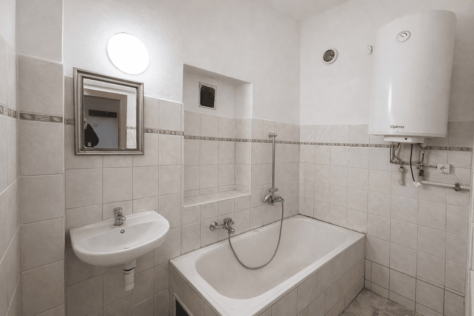 Prodej bytu 3+1 90 m², K Višňovce, Pardubice, Pardubický kraj Prodej bytu 3+1 90 m², K Višňovce, Pardubice, Pardubický kraj