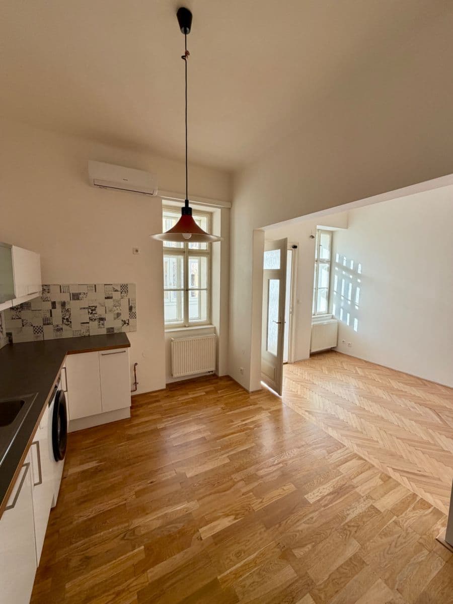 Pronájem bytu 3+1 80 m², Dukelských hrdinů, Praha, Praha Pronájem bytu 3+1 80 m², Dukelských hrdinů, Praha, Praha