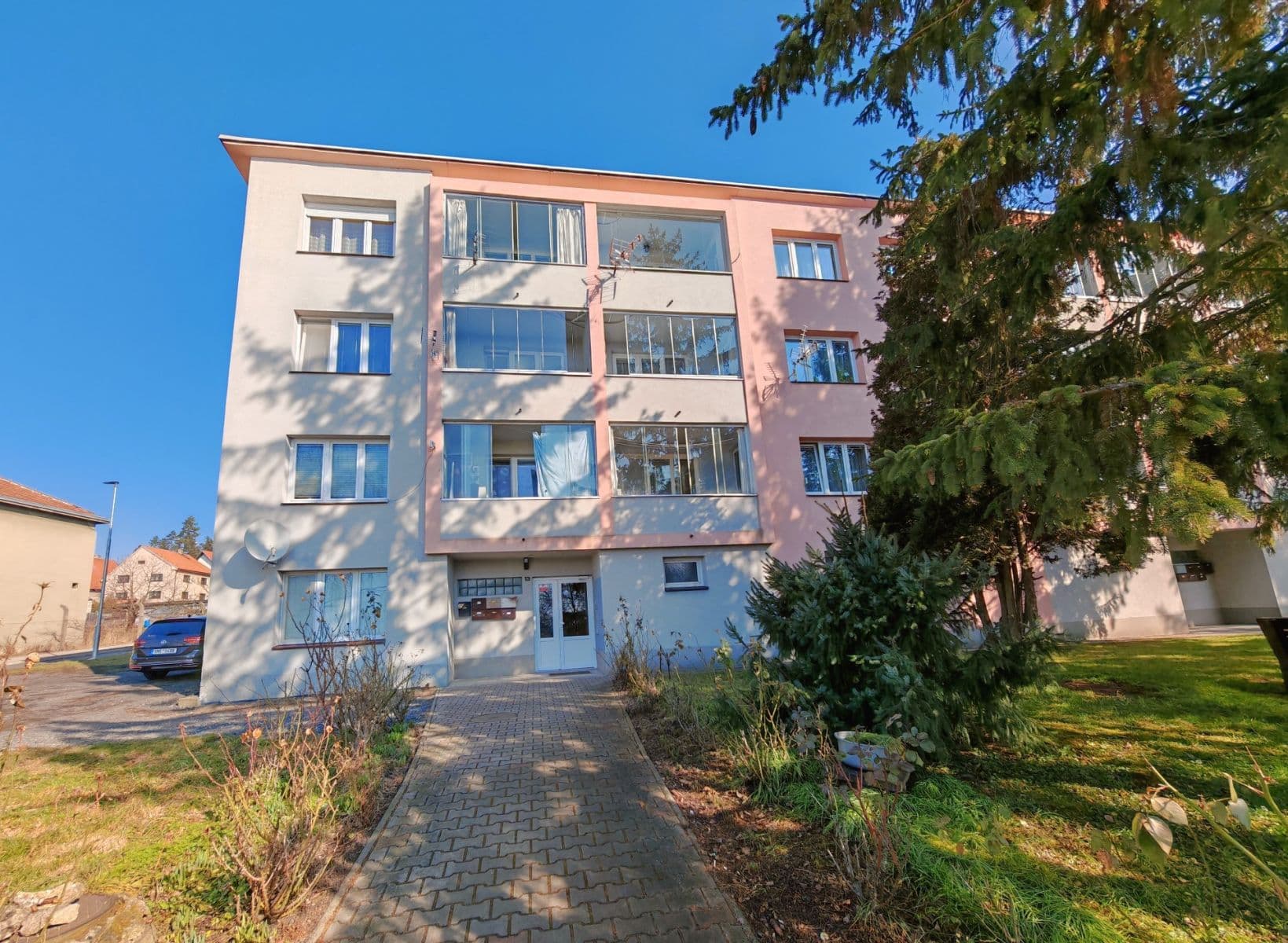 Prodej bytu 3+1 63 m², Nedomická, Všetaty, Středočeský kraj Prodej bytu 3+1 63 m², Nedomická, Všetaty, Středočeský kraj