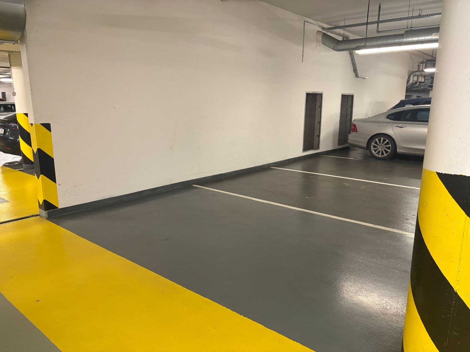 Pronájem garáže 12 m², Korunní, Praha, Praha Pronájem garáže 12 m², Korunní, Praha, Praha