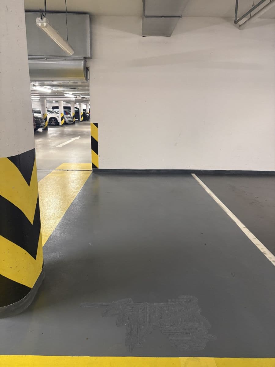 Pronájem garáže 12 m², Korunní, Praha, Praha Pronájem garáže 12 m², Korunní, Praha, Praha