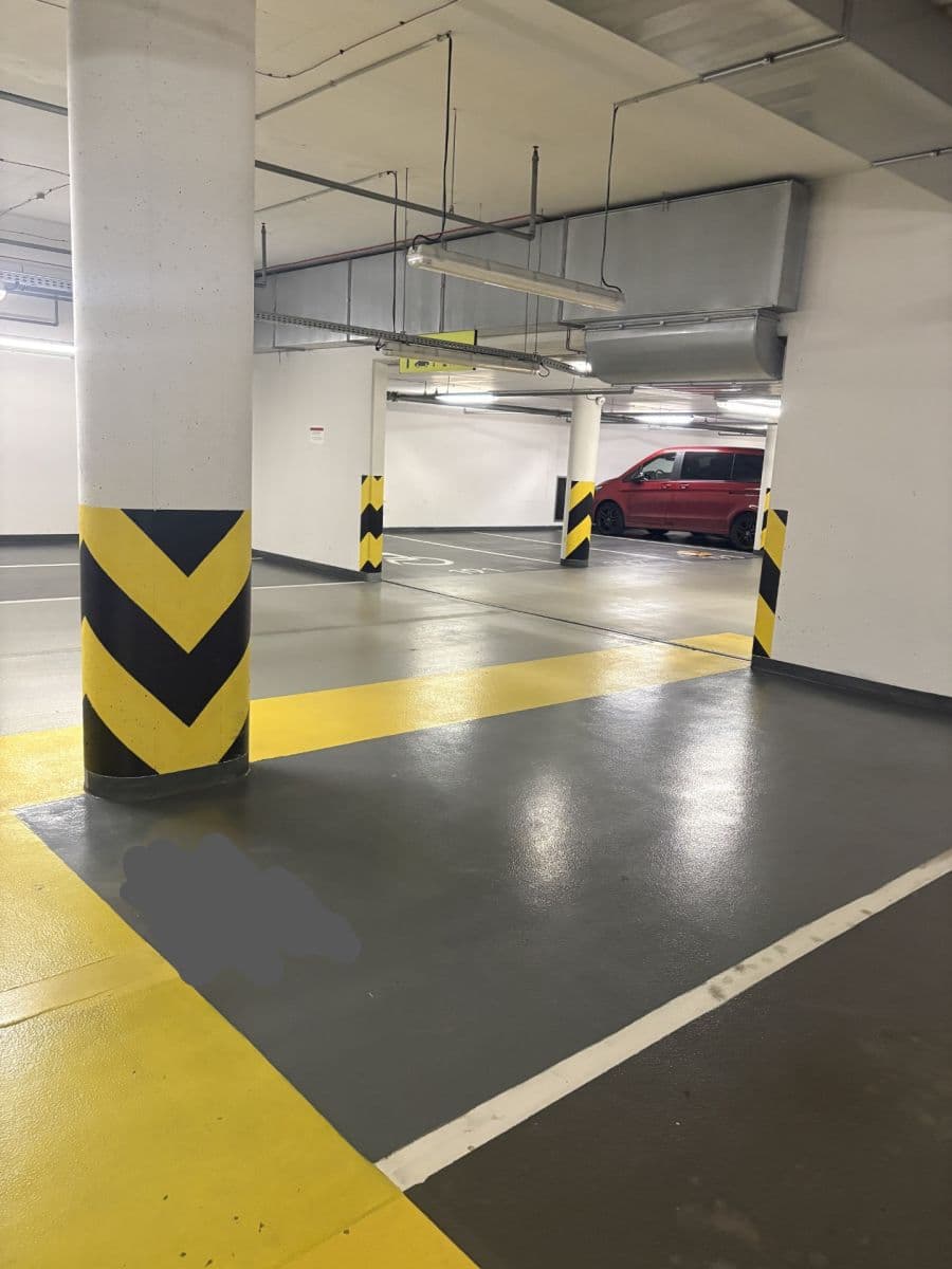 Pronájem garáže 12 m², Korunní, Praha, Praha Pronájem garáže 12 m², Korunní, Praha, Praha