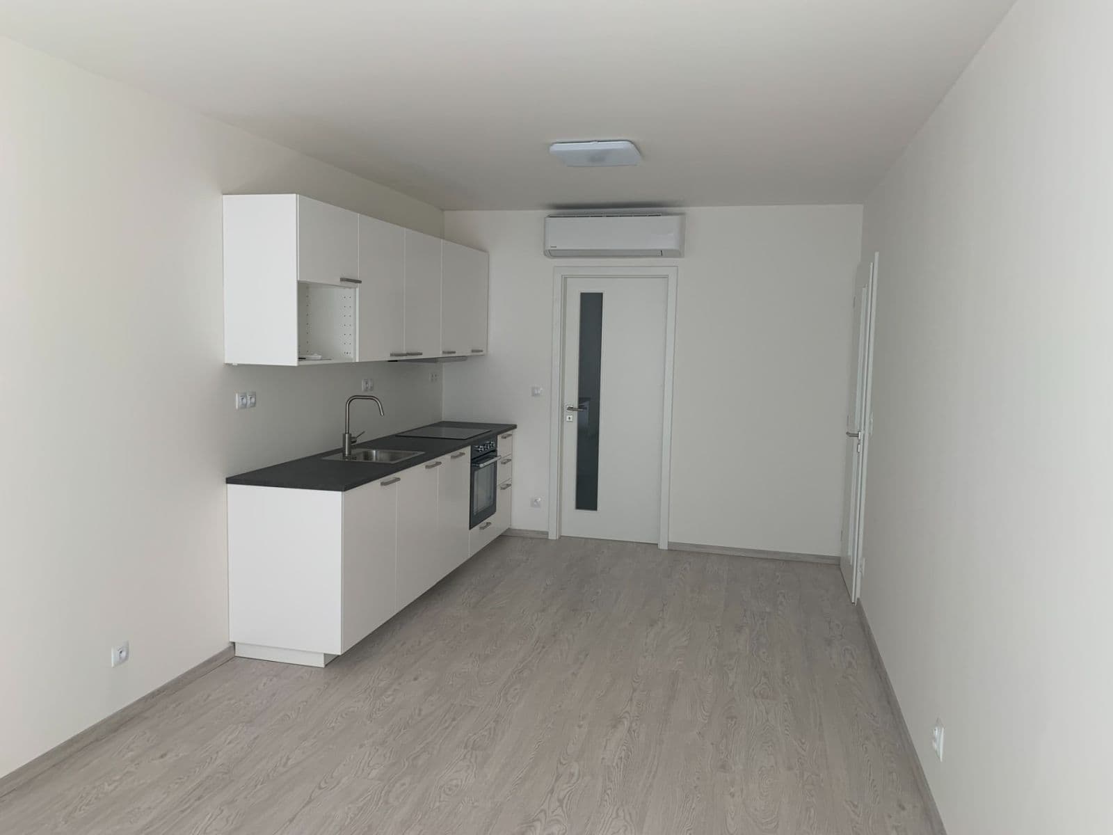 Pronájem bytu 2+kk 62 m², Křižíkova, Praha, Praha Pronájem bytu 2+kk 62 m², Křižíkova, Praha, Praha
