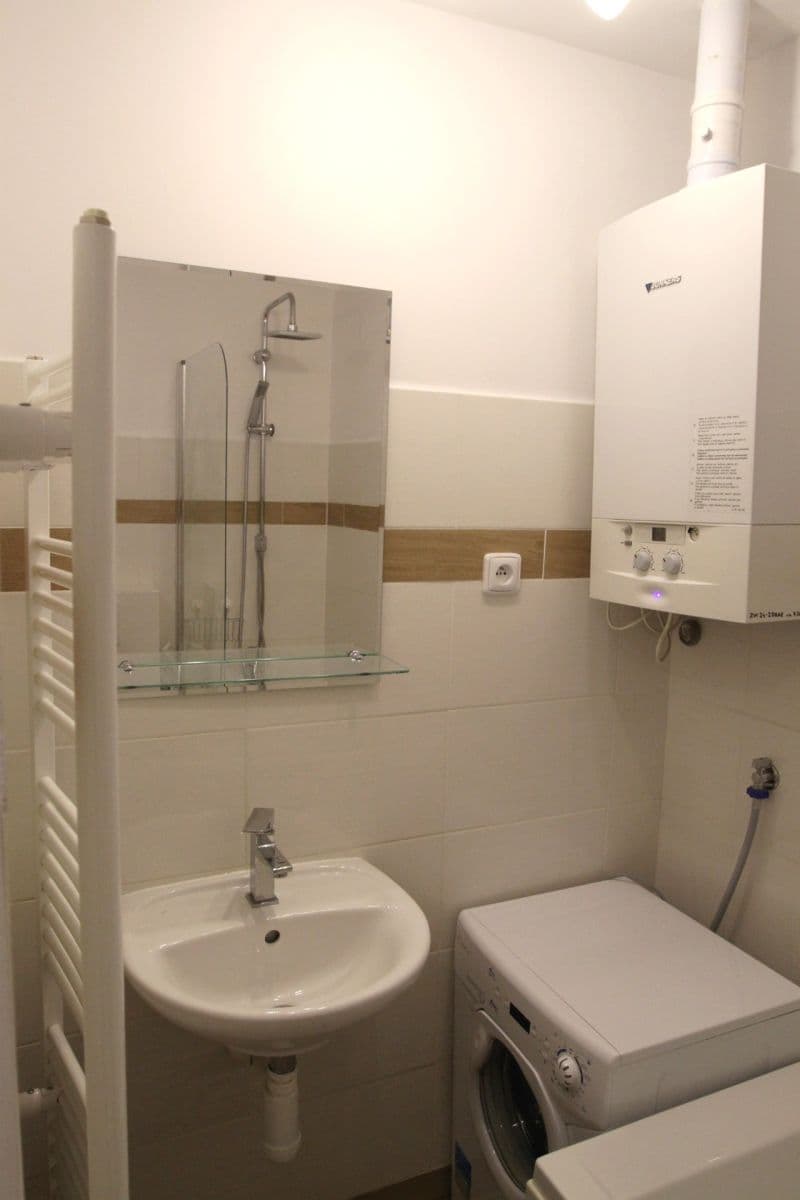 Pronájem bytu 2+kk 43 m², Holandská, Praha, Praha Pronájem bytu 2+kk 43 m², Holandská, Praha, Praha