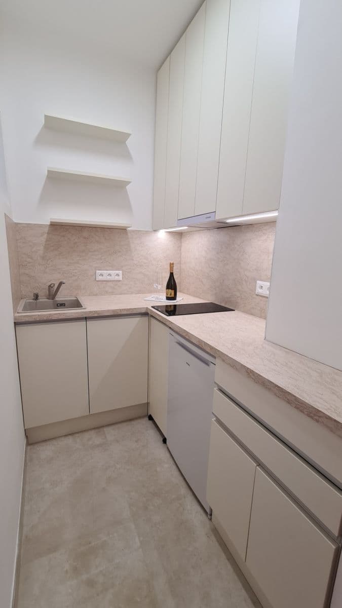 Pronájem bytu 2+kk 45 m², Vrázova, Praha, Praha Pronájem bytu 2+kk 45 m², Vrázova, Praha, Praha