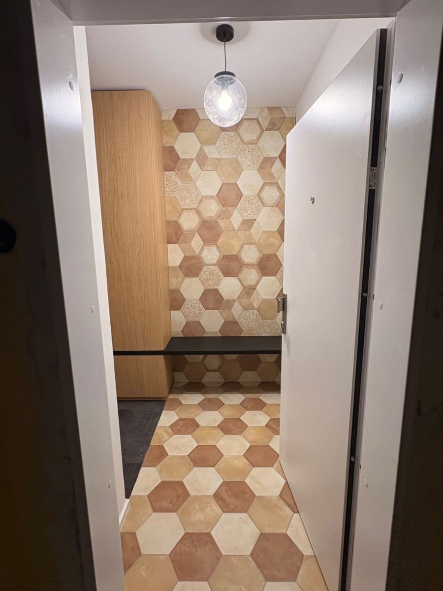 Pronájem bytu 2+1 55 m², Kremličkova, Praha, Praha Pronájem bytu 2+1 55 m², Kremličkova, Praha, Praha