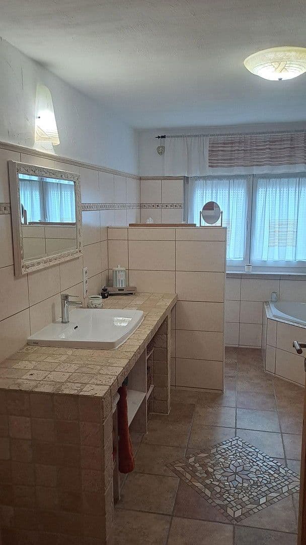 Prodej domu 211 m², pozemek 311 m², Freyburger Allee 16, Nierstein, Porýní-Falc Prodej domu 211 m², pozemek 311 m², Freyburger Allee 16, Nierstein, Porýní-Falc