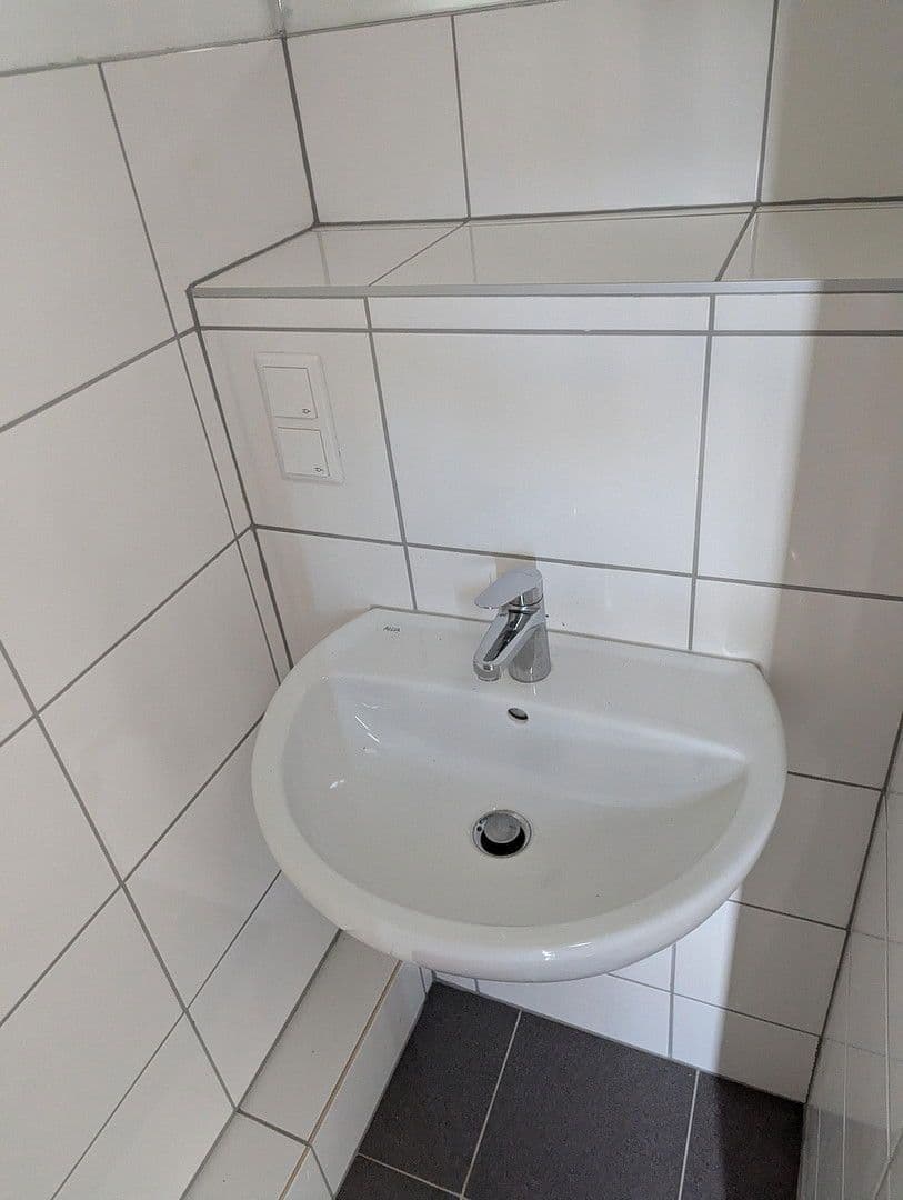 Pronájem bytu 2+1 37 m², Bischlebener Str. 1, Erfurt-Hochheim, Durynsko Pronájem bytu 2+1 37 m², Bischlebener Str. 1, Erfurt-Hochheim, Durynsko