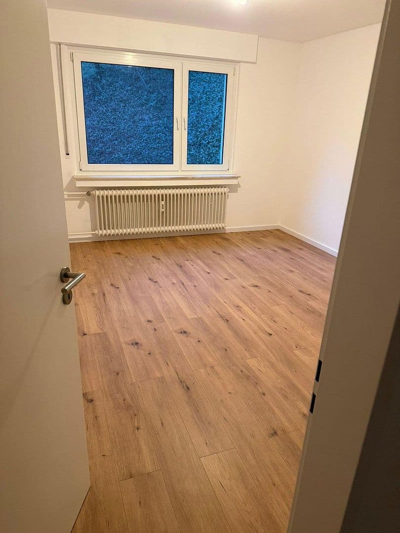 Pronájem bytu 3+1 84 m², Düsseldorf, Severní Porýní-Vestfálsko Pronájem bytu 3+1 84 m², Düsseldorf, Severní Porýní-Vestfálsko