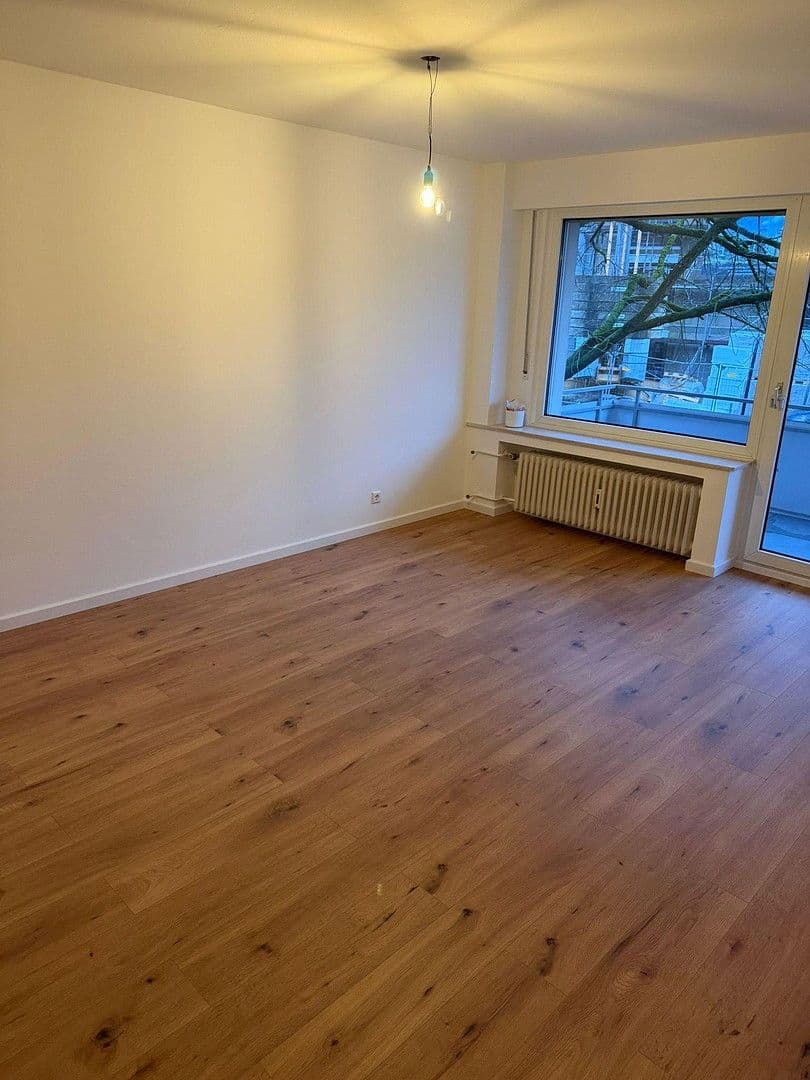 Pronájem bytu 3+1 84 m², Düsseldorf, Severní Porýní-Vestfálsko Pronájem bytu 3+1 84 m², Düsseldorf, Severní Porýní-Vestfálsko