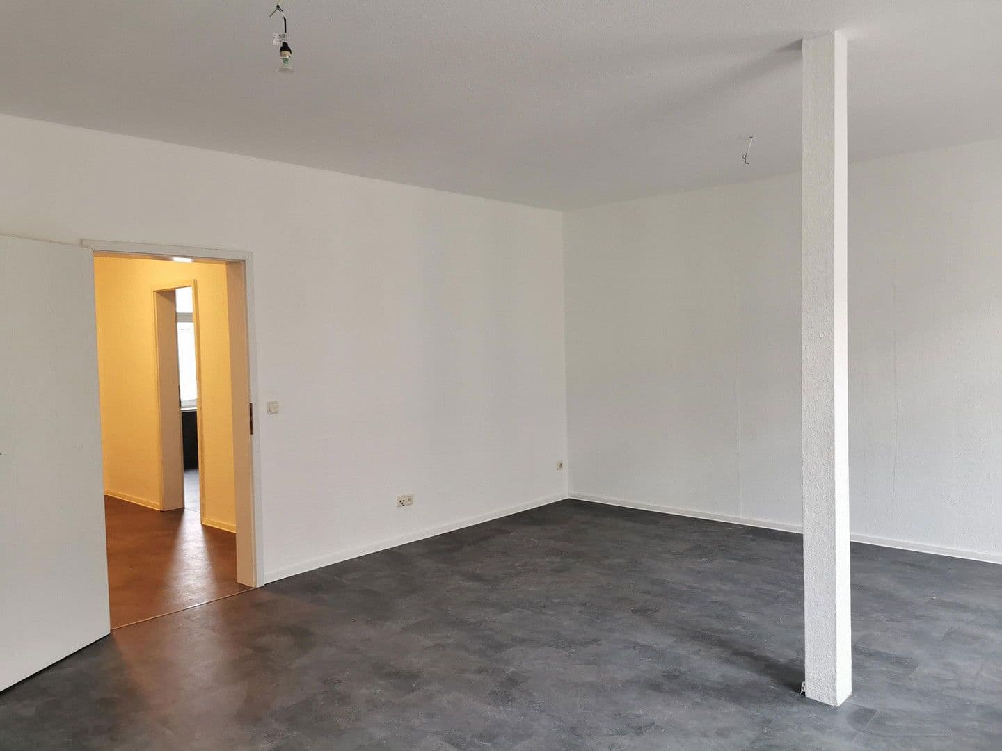 Pronájem bytu 3+1 93 m², Georg Büchnerstr., Gera, Durynsko Pronájem bytu 3+1 93 m², Georg Büchnerstr., Gera, Durynsko