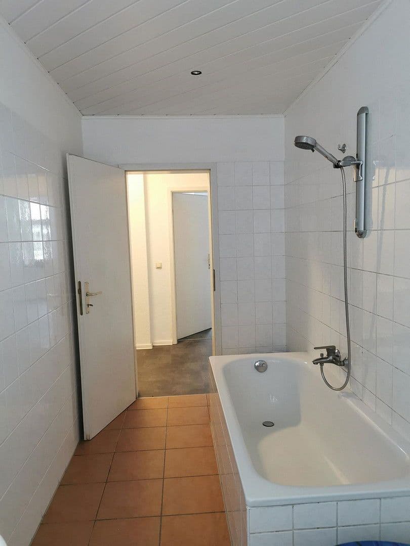 Pronájem bytu 3+1 93 m², Georg Büchnerstr., Gera, Durynsko Pronájem bytu 3+1 93 m², Georg Büchnerstr., Gera, Durynsko