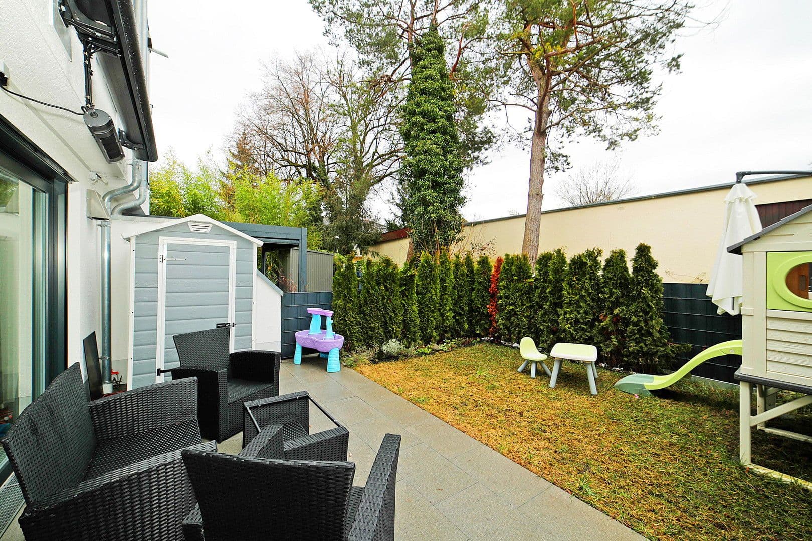 Pronájem domu 145 m², pozemek 216 m², Von-Kahr-Straße 27e, München, Bavorsko Pronájem domu 145 m², pozemek 216 m², Von-Kahr-Straße 27e, München, Bavorsko