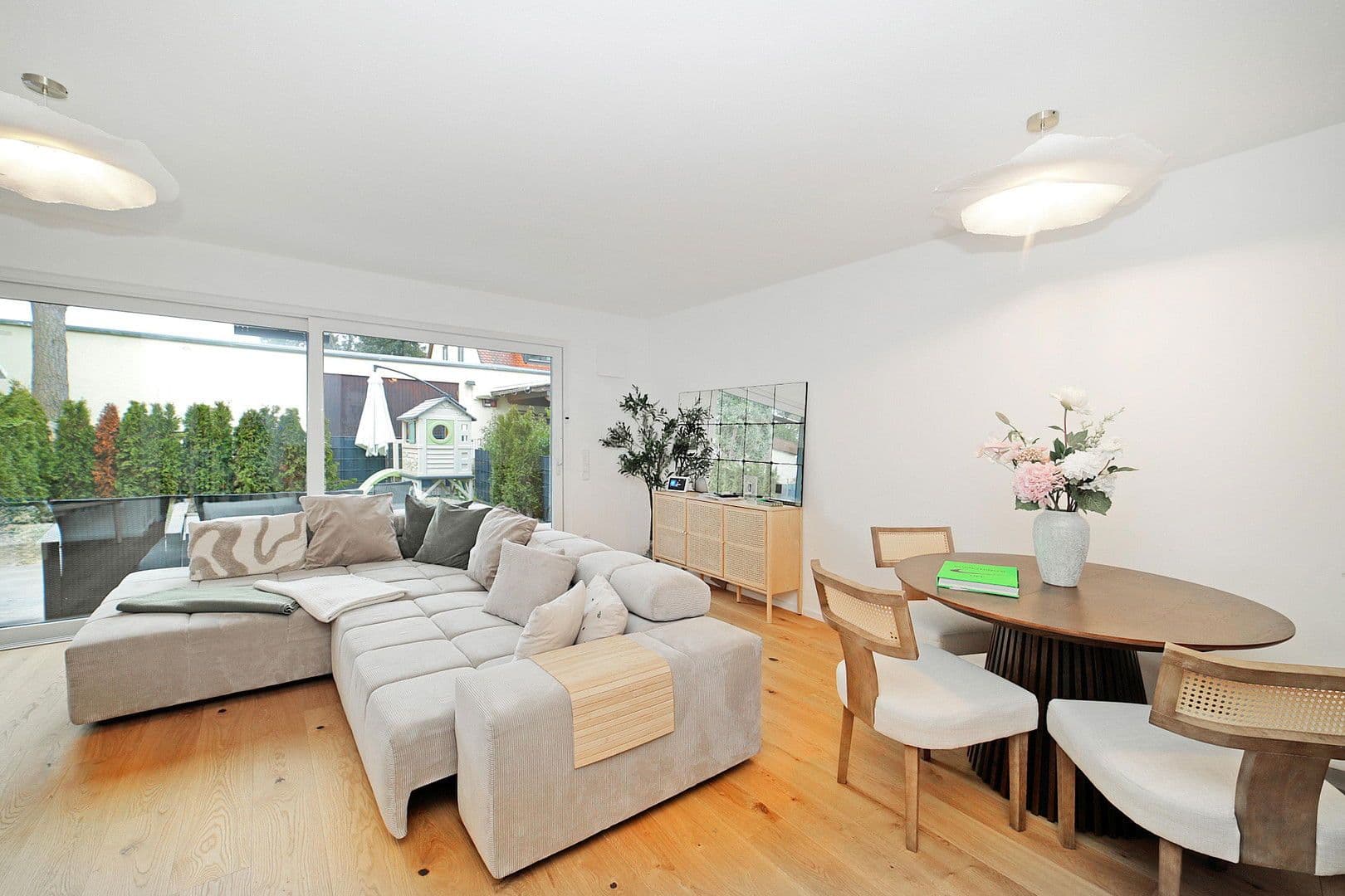 Pronájem domu 145 m², pozemek 216 m², Von-Kahr-Straße 27e, München, Bavorsko Pronájem domu 145 m², pozemek 216 m², Von-Kahr-Straße 27e, München, Bavorsko