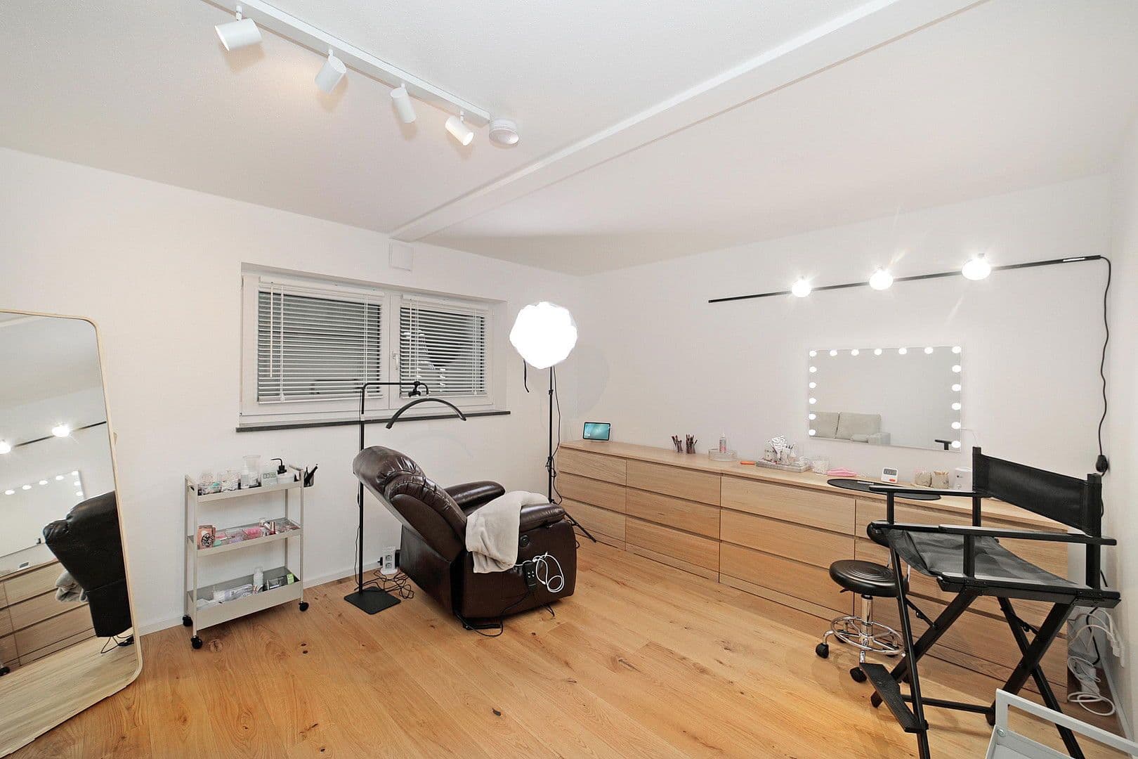 Pronájem domu 145 m², pozemek 216 m², Von-Kahr-Straße 27e, München, Bavorsko Pronájem domu 145 m², pozemek 216 m², Von-Kahr-Straße 27e, München, Bavorsko