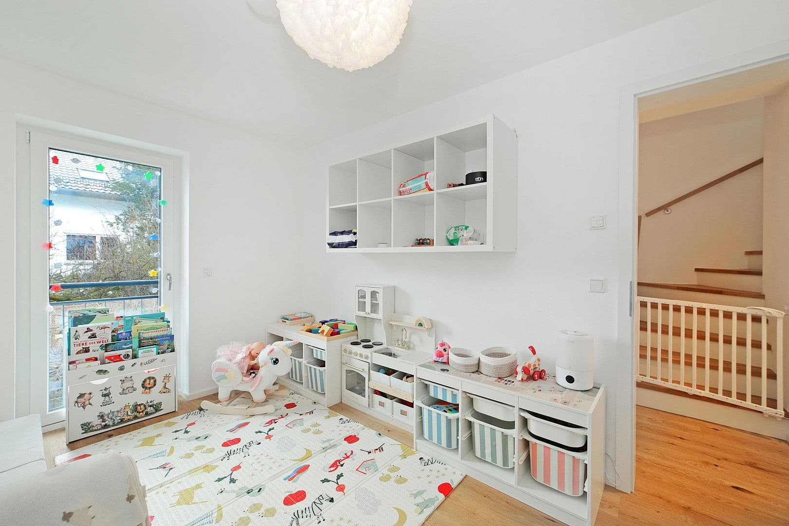 Pronájem domu 145 m², pozemek 216 m², Von-Kahr-Straße 27e, München, Bavorsko Pronájem domu 145 m², pozemek 216 m², Von-Kahr-Straße 27e, München, Bavorsko