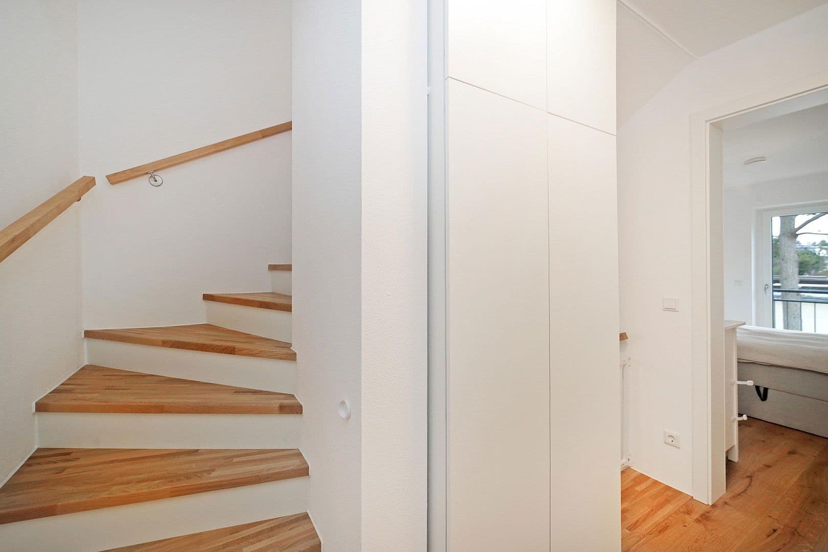 Pronájem domu 145 m², pozemek 216 m², Von-Kahr-Straße 27e, München, Bavorsko Pronájem domu 145 m², pozemek 216 m², Von-Kahr-Straße 27e, München, Bavorsko