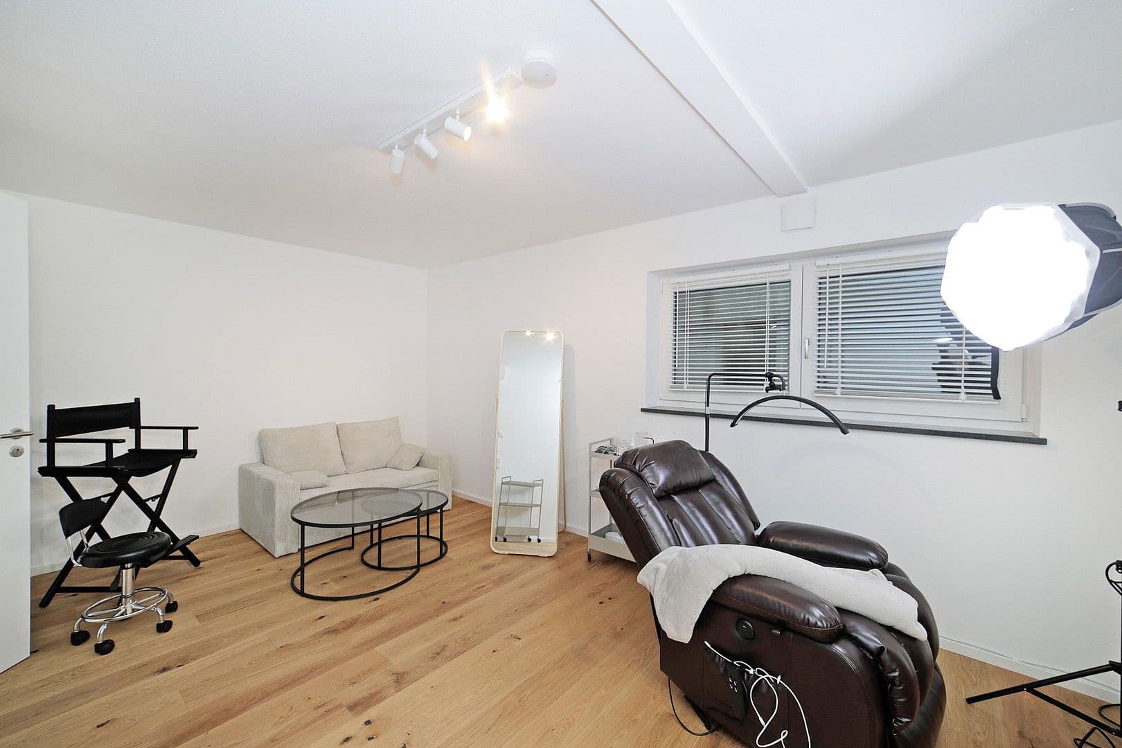 Pronájem domu 145 m², pozemek 216 m², Von-Kahr-Straße 27e, München, Bavorsko Pronájem domu 145 m², pozemek 216 m², Von-Kahr-Straße 27e, München, Bavorsko