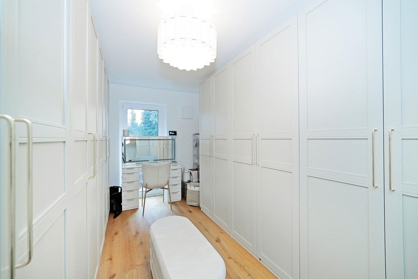 Pronájem domu 145 m², pozemek 216 m², Von-Kahr-Straße 27e, München, Bavorsko Pronájem domu 145 m², pozemek 216 m², Von-Kahr-Straße 27e, München, Bavorsko