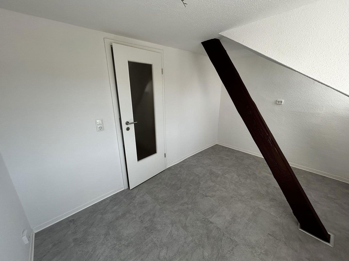 Pronájem bytu 2+1 46 m², Leipziger Straße 8, Döbeln, Sasko Pronájem bytu 2+1 46 m², Leipziger Straße 8, Döbeln, Sasko