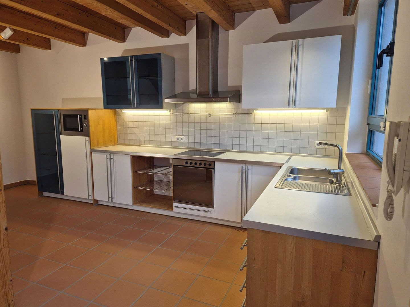 Pronájem domu 200 m², pozemek 420 m², Frankfurt, Hessen Pronájem domu 200 m², pozemek 420 m², Frankfurt, Hessen