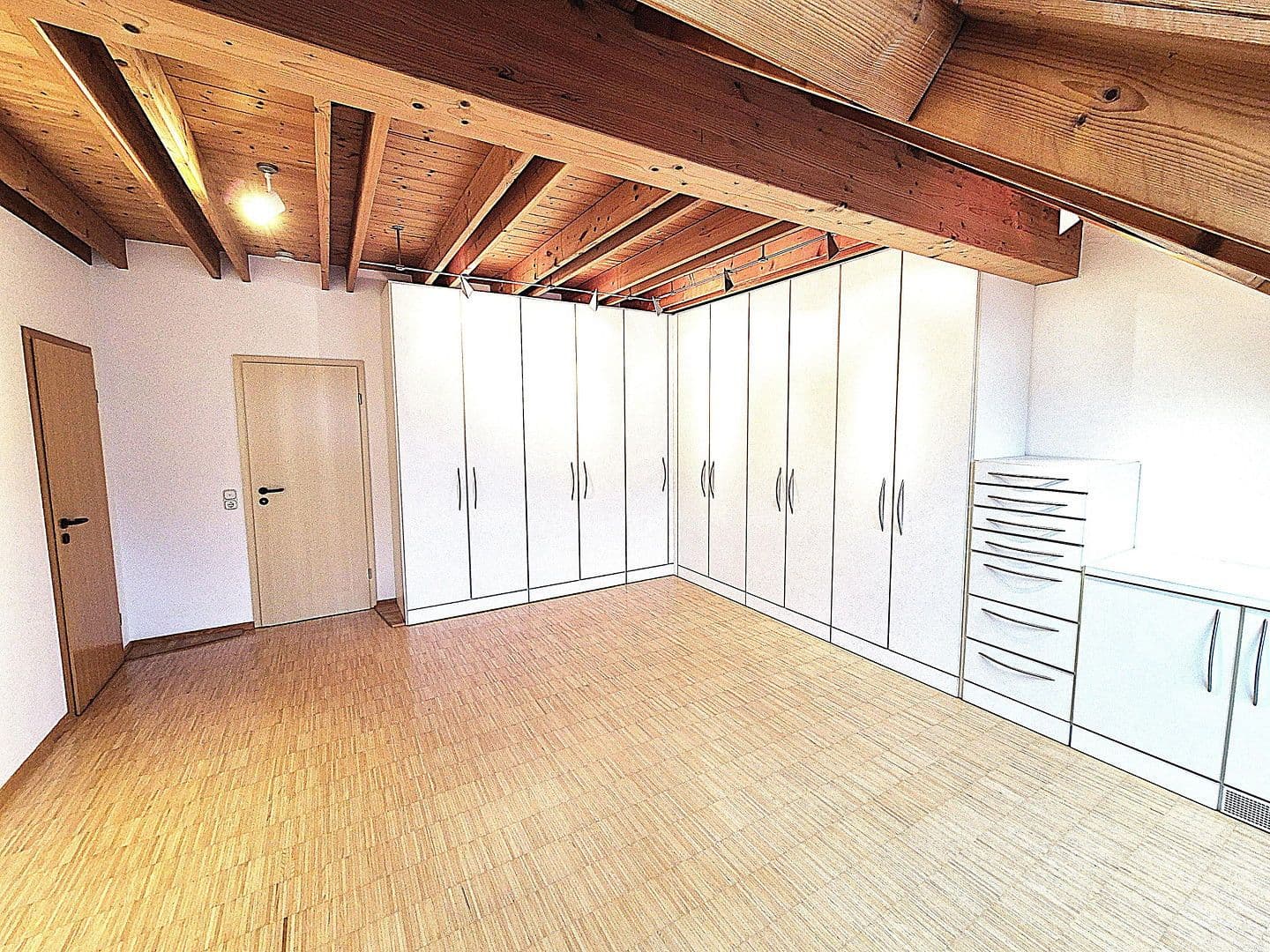 Pronájem domu 200 m², pozemek 420 m², Frankfurt, Hessen Pronájem domu 200 m², pozemek 420 m², Frankfurt, Hessen