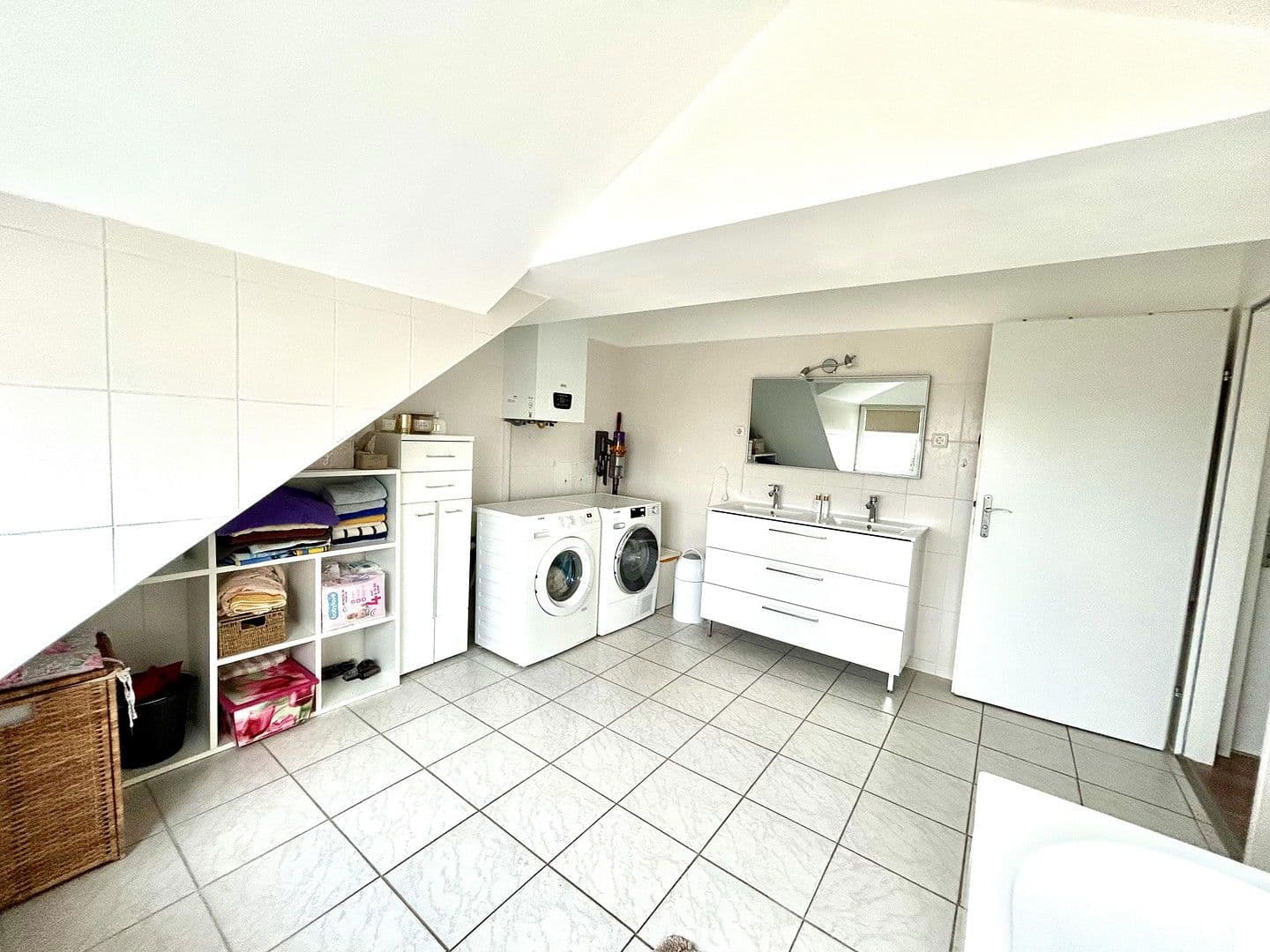 Prodej bytu 3+1 111 m², Wienerstrasse 13, Maria Ellend, Dolní Rakousko Prodej bytu 3+1 111 m², Wienerstrasse 13, Maria Ellend, Dolní Rakousko