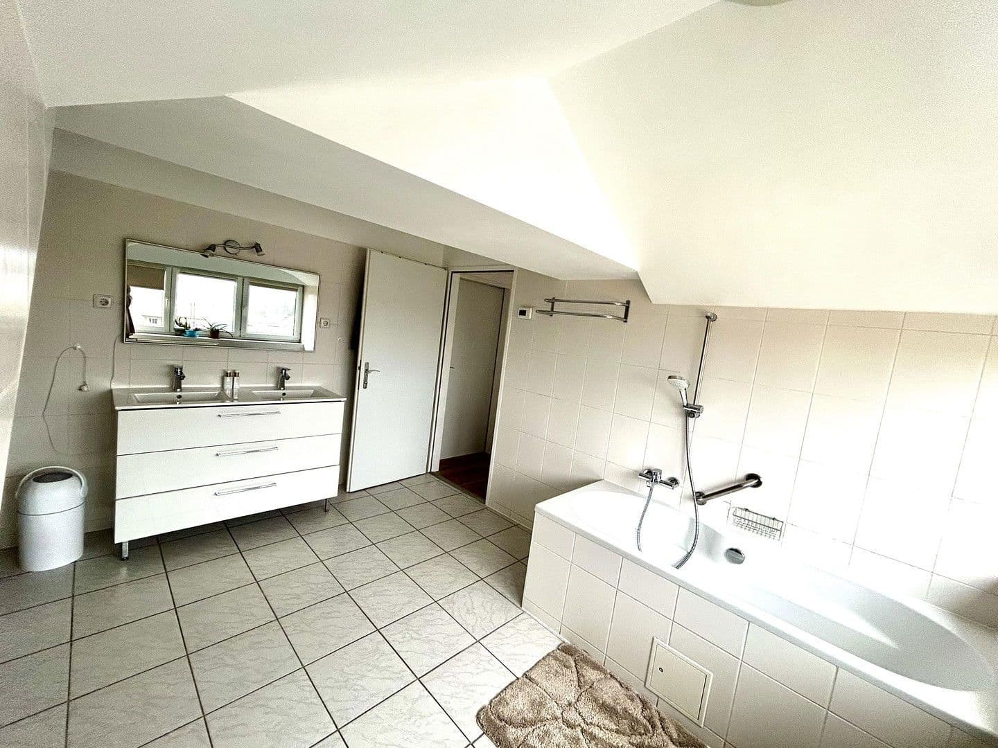 Prodej bytu 3+1 111 m², Wienerstrasse 13, Maria Ellend, Dolní Rakousko Prodej bytu 3+1 111 m², Wienerstrasse 13, Maria Ellend, Dolní Rakousko