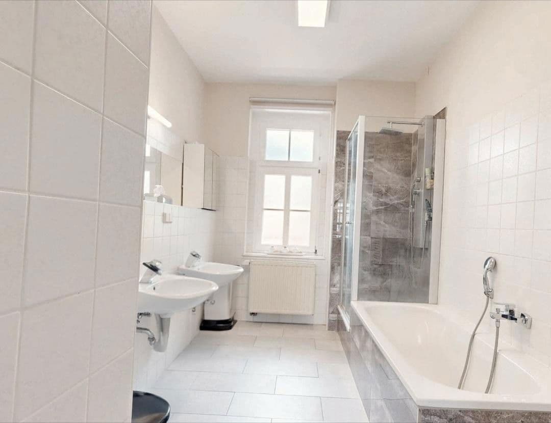 Pronájem bytu 4+1 128 m², Georg-Schumann-Straße 31, Leipzig, Sasko Pronájem bytu 4+1 128 m², Georg-Schumann-Straße 31, Leipzig, Sasko