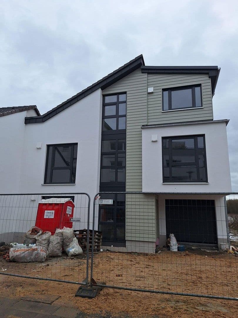 Pronájem bytu 4+1 139 m², Erkerstrasse 23, Köln Porz Ensen, Severní Porýní-Vestfálsko Pronájem bytu 4+1 139 m², Erkerstrasse 23, Köln Porz Ensen, Severní Porýní-Vestfálsko