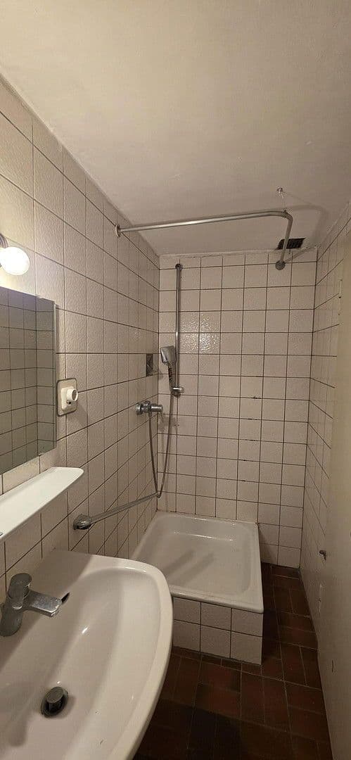 Pronájem bytu 2+1 43 m², Düsseldorf, Severní Porýní-Vestfálsko Pronájem bytu 2+1 43 m², Düsseldorf, Severní Porýní-Vestfálsko