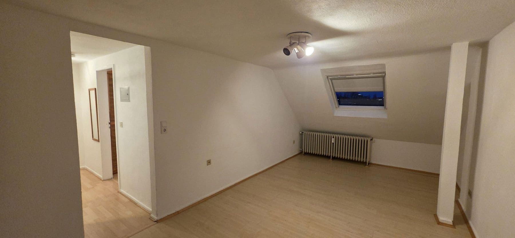 Pronájem bytu 2+1 43 m², Düsseldorf, Severní Porýní-Vestfálsko Pronájem bytu 2+1 43 m², Düsseldorf, Severní Porýní-Vestfálsko