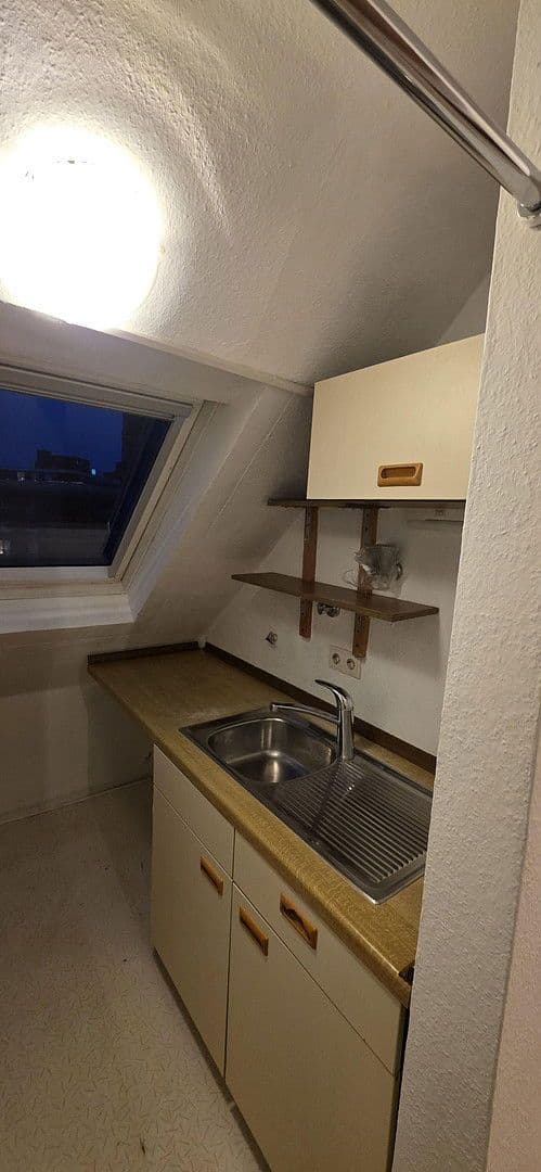 Pronájem bytu 2+1 43 m², Düsseldorf, Severní Porýní-Vestfálsko Pronájem bytu 2+1 43 m², Düsseldorf, Severní Porýní-Vestfálsko