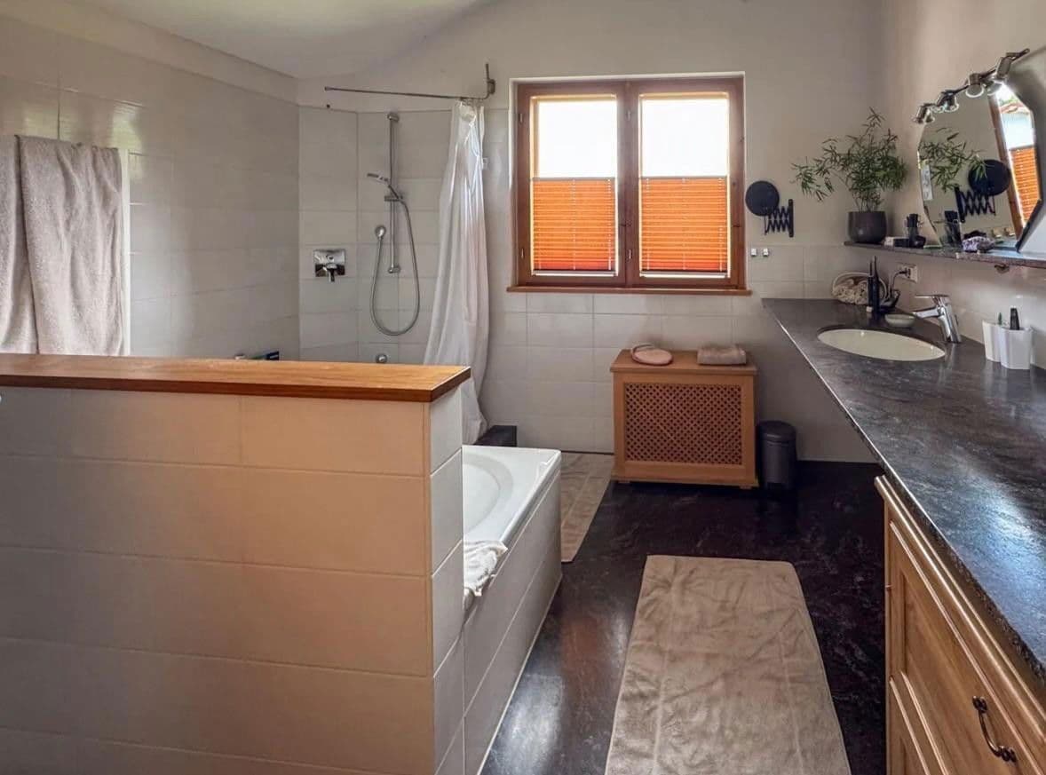 Prodej kanceláře 560 m², Frasdorf, Bavorsko Prodej kanceláře 560 m², Frasdorf, Bavorsko