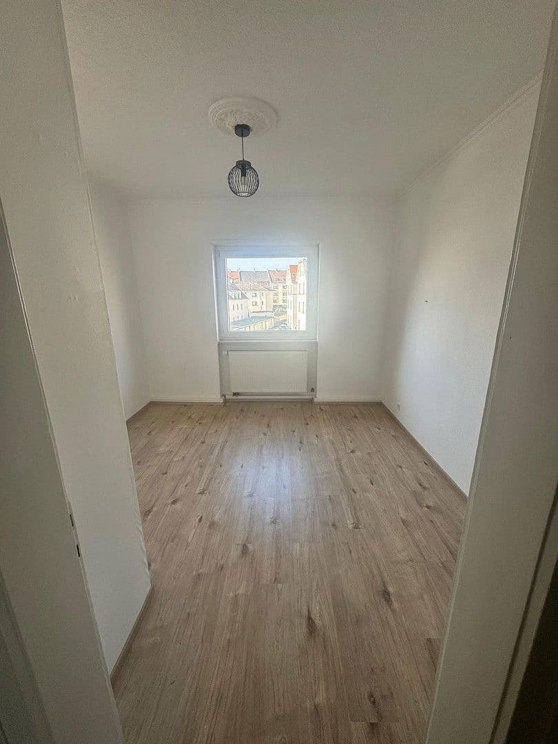 Pronájem bytu 3+1 76 m², Eisenstraße 21, Mannheim, Bádensko-Württembersko Pronájem bytu 3+1 76 m², Eisenstraße 21, Mannheim, Bádensko-Württembersko