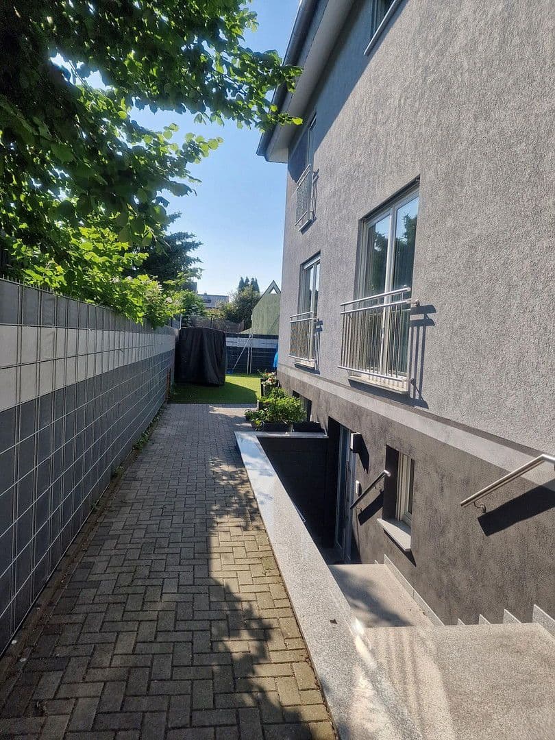 Prodej domu 233 m², pozemek 369 m², Andernach, Porýní-Falc Prodej domu 233 m², pozemek 369 m², Andernach, Porýní-Falc