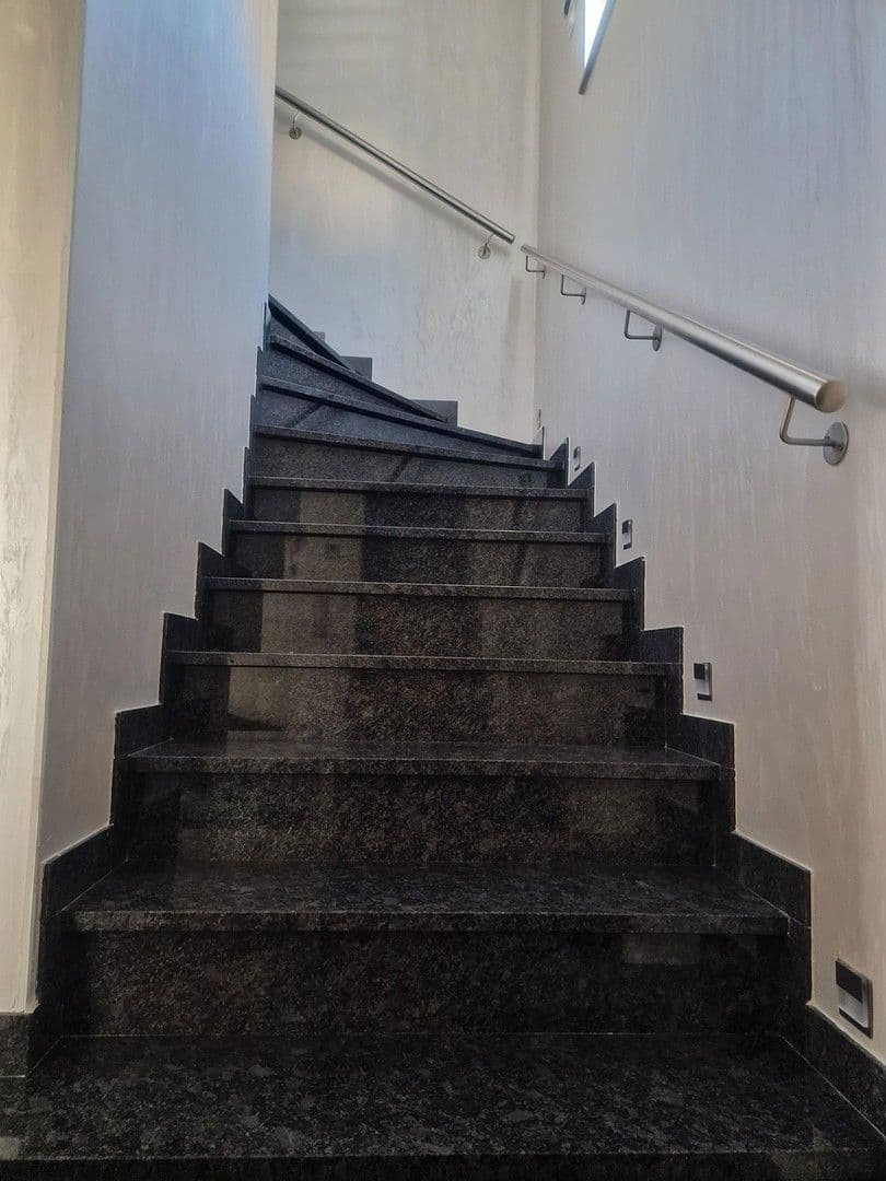 Prodej domu 233 m², pozemek 369 m², Andernach, Porýní-Falc Prodej domu 233 m², pozemek 369 m², Andernach, Porýní-Falc