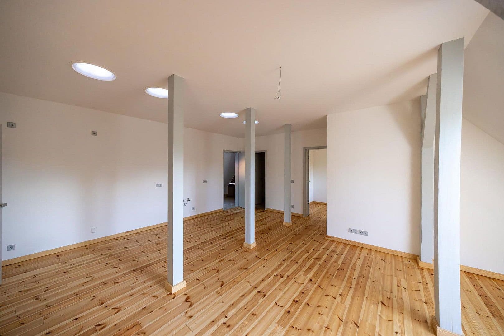 Pronájem bytu 4+1 107 m², Berliner Str. 27, Buckow, Braniborsko Pronájem bytu 4+1 107 m², Berliner Str. 27, Buckow, Braniborsko