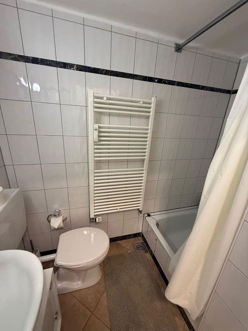 Pronájem bytu 1+1 35 m², Ritterstraße 21, Düsseldorf, Severní Porýní-Vestfálsko Pronájem bytu 1+1 35 m², Ritterstraße 21, Düsseldorf, Severní Porýní-Vestfálsko