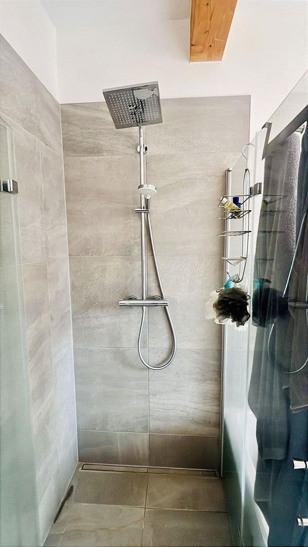 Pronájem bytu 3+1 110 m², Gwinnerstraße 35, Frankfurt am Main, Hessen Pronájem bytu 3+1 110 m², Gwinnerstraße 35, Frankfurt am Main, Hessen