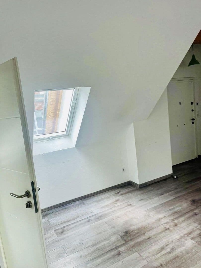 Pronájem bytu 3+1 110 m², Gwinnerstraße 35, Frankfurt am Main, Hessen Pronájem bytu 3+1 110 m², Gwinnerstraße 35, Frankfurt am Main, Hessen