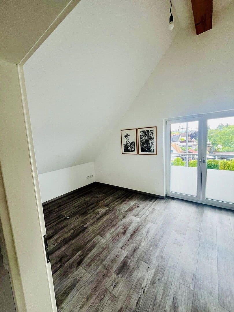 Pronájem bytu 3+1 110 m², Gwinnerstraße 35, Frankfurt am Main, Hessen Pronájem bytu 3+1 110 m², Gwinnerstraße 35, Frankfurt am Main, Hessen