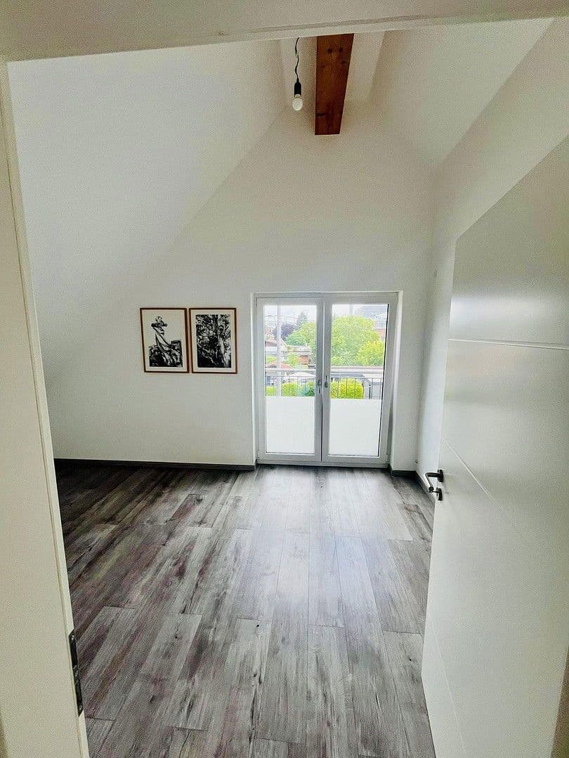 Pronájem bytu 3+1 110 m², Gwinnerstraße 35, Frankfurt am Main, Hessen Pronájem bytu 3+1 110 m², Gwinnerstraße 35, Frankfurt am Main, Hessen