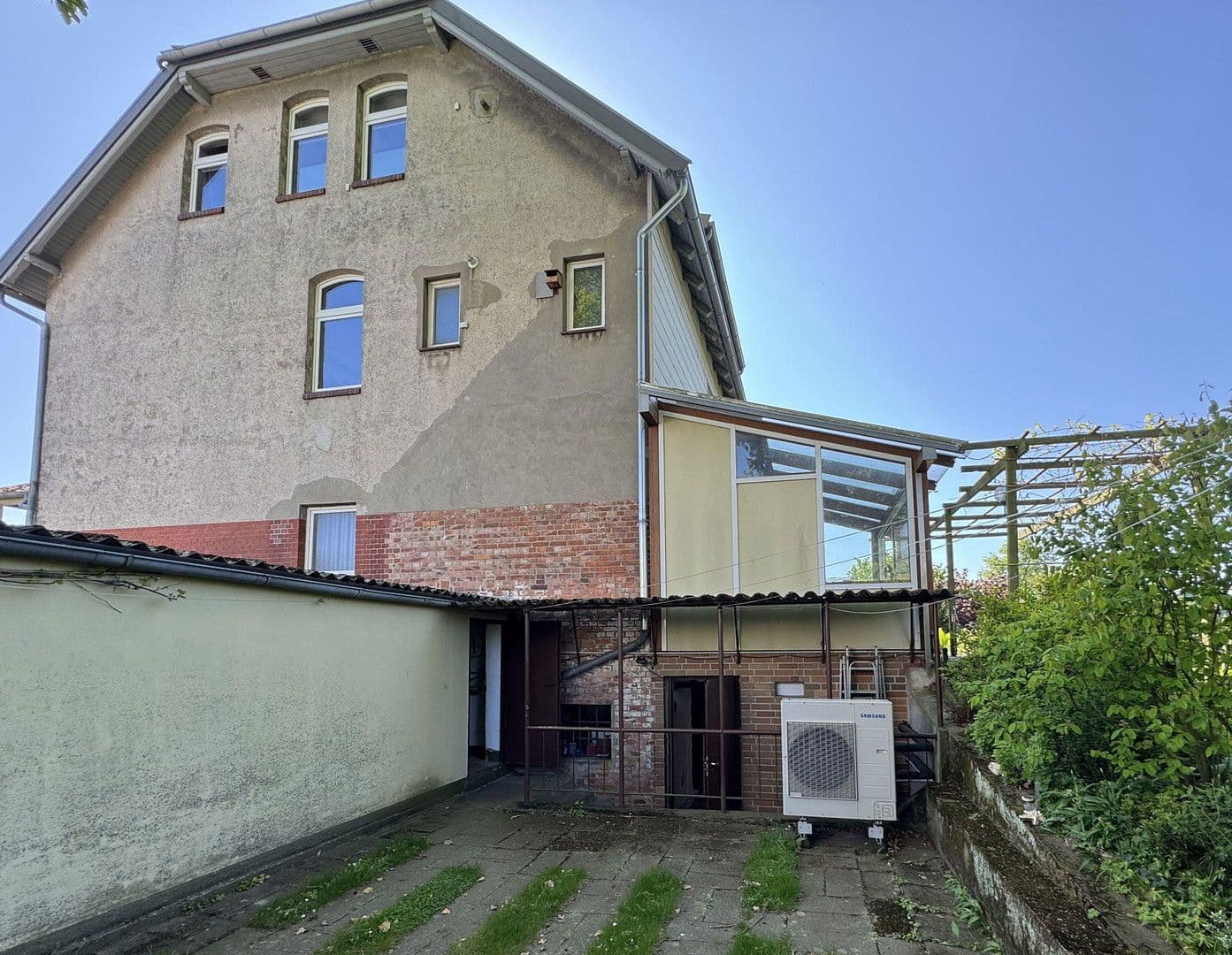 Prodej domu 300 m², pozemek 1.752 m², Ronnenberg, Dolní Sasko Prodej domu 300 m², pozemek 1.752 m², Ronnenberg, Dolní Sasko