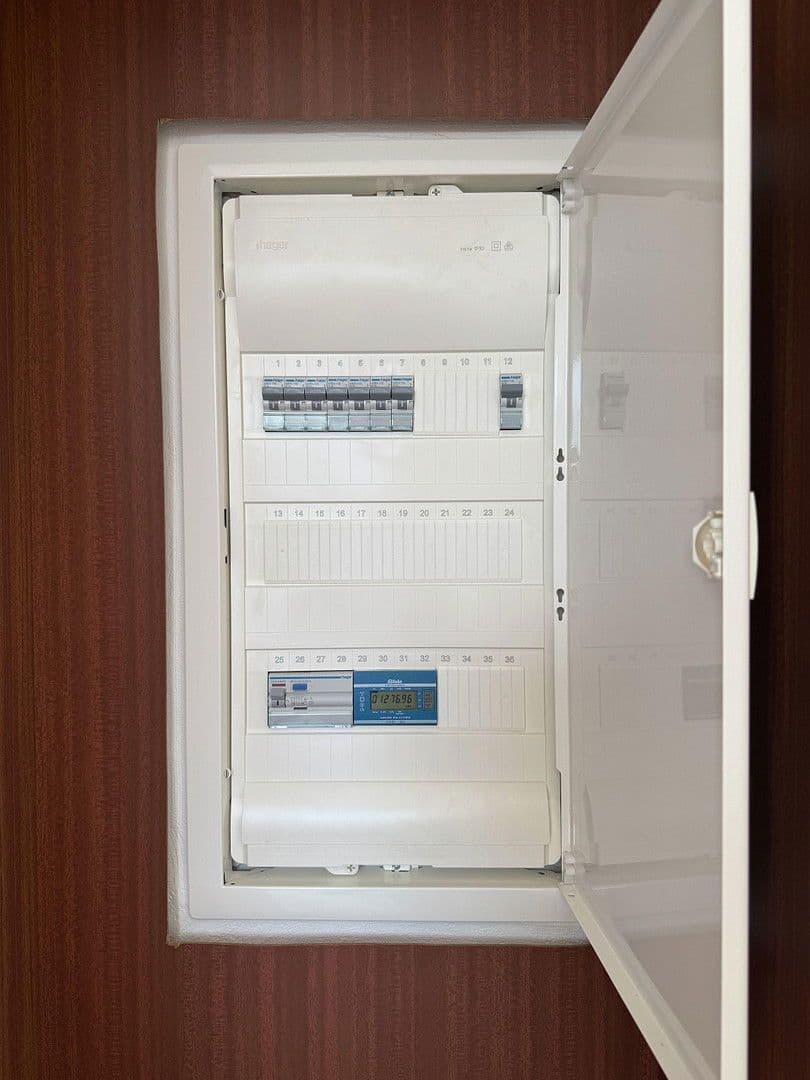 Prodej domu 300 m², pozemek 1.752 m², Ronnenberg, Dolní Sasko Prodej domu 300 m², pozemek 1.752 m², Ronnenberg, Dolní Sasko