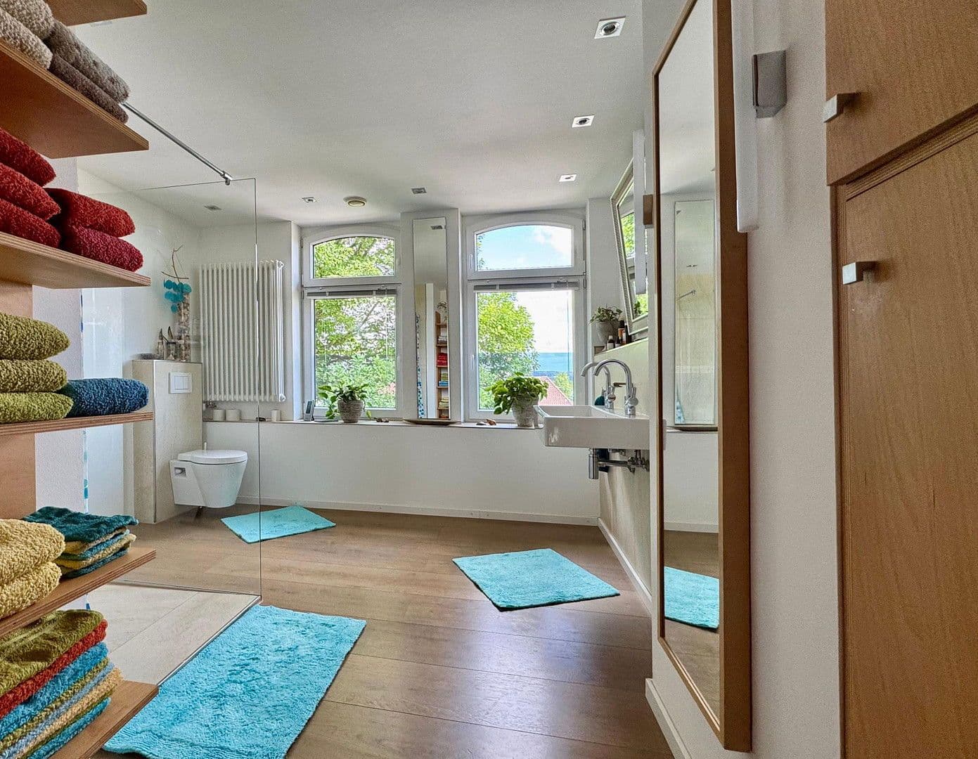 Prodej domu 300 m², pozemek 1.752 m², Ronnenberg, Dolní Sasko Prodej domu 300 m², pozemek 1.752 m², Ronnenberg, Dolní Sasko