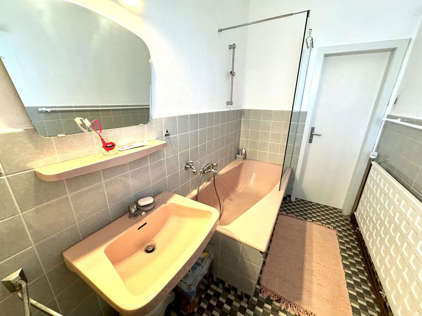 Prodej domu 300 m², pozemek 1.752 m², Ronnenberg, Dolní Sasko Prodej domu 300 m², pozemek 1.752 m², Ronnenberg, Dolní Sasko